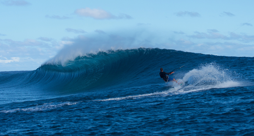 Reo Stevens kitesurfs Teahupoo